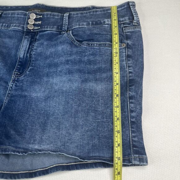 Torrid Blue Denim Jean Shorts Women’s Plus Size 24 3 ButtonsSummer - Picture 9 of 12